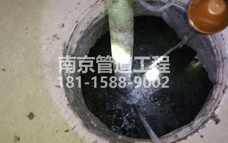 企业清理化粪池